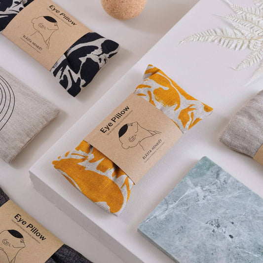 Blästa Henriët linen eye pillow with natural wheat filling for hot or cold therapy.